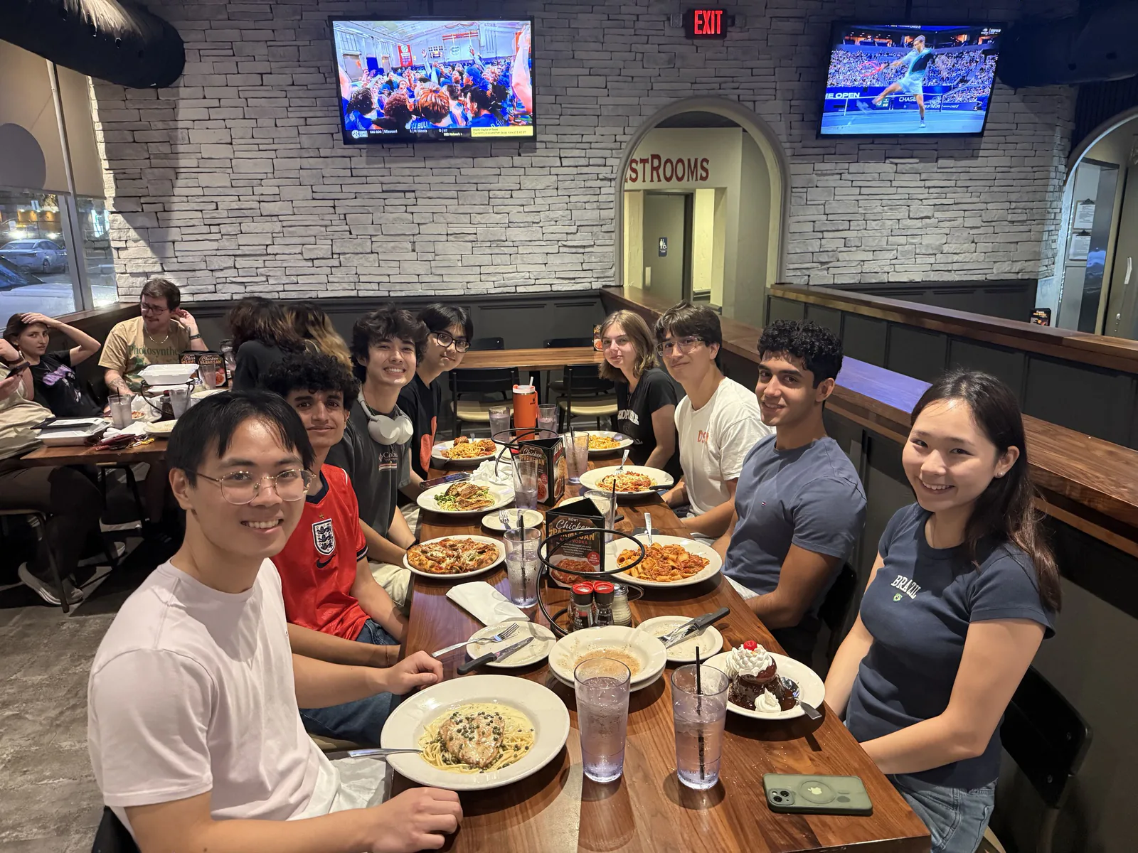 jaime having dinner with friends